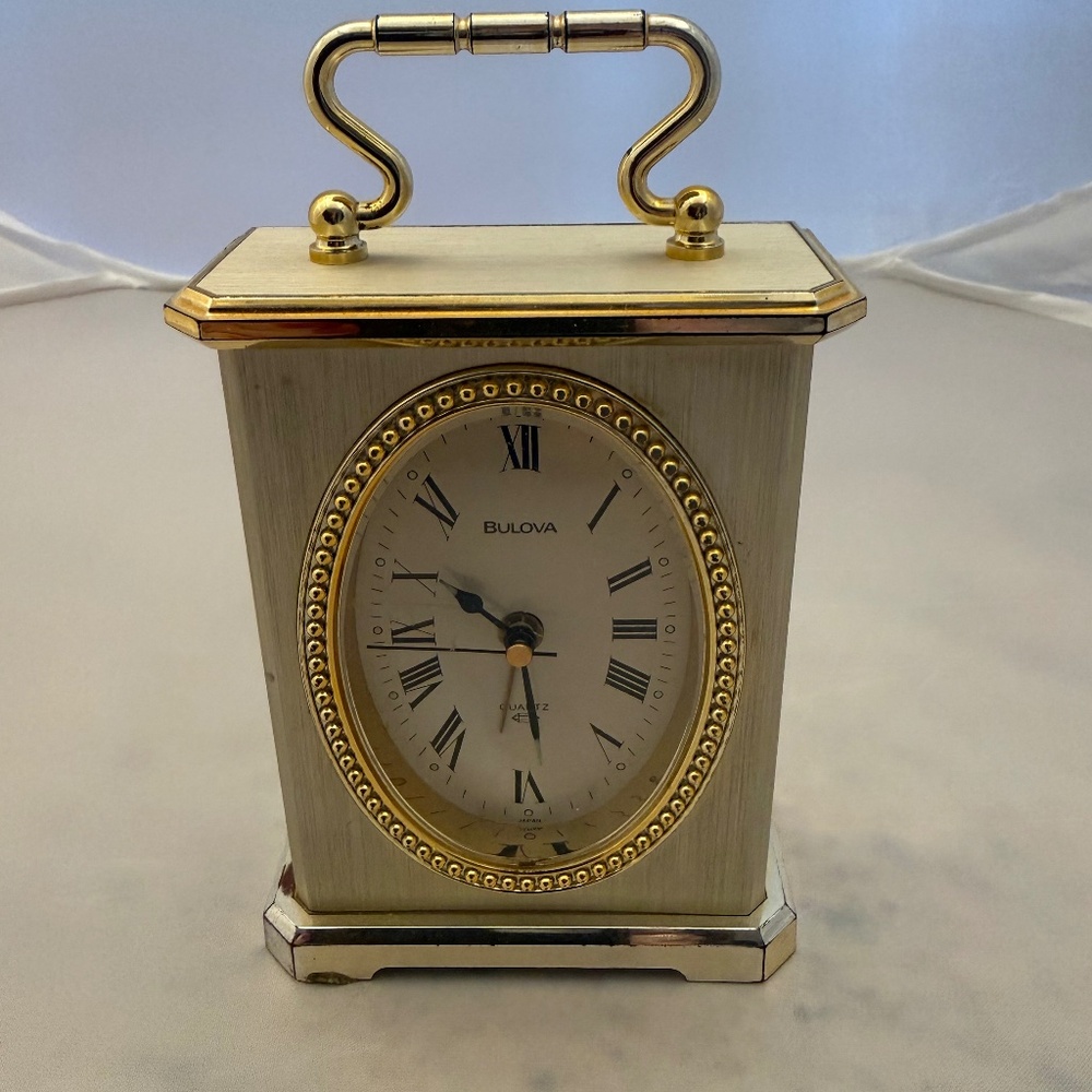 Bulova desk top quartz clock
